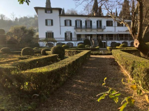 VIlla Merlo Ner0, Florence